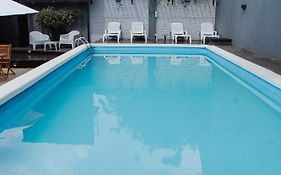 Isondu Suites & Breakfast